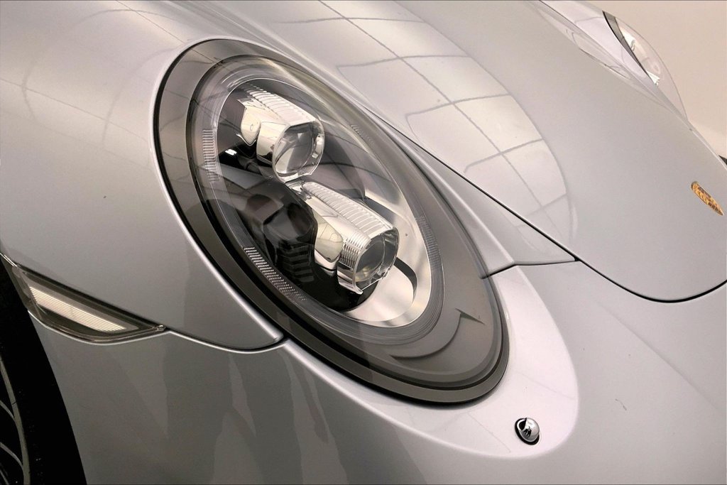 Used 2014 Rhodium Silver Metallic Porsche Turbo image 26