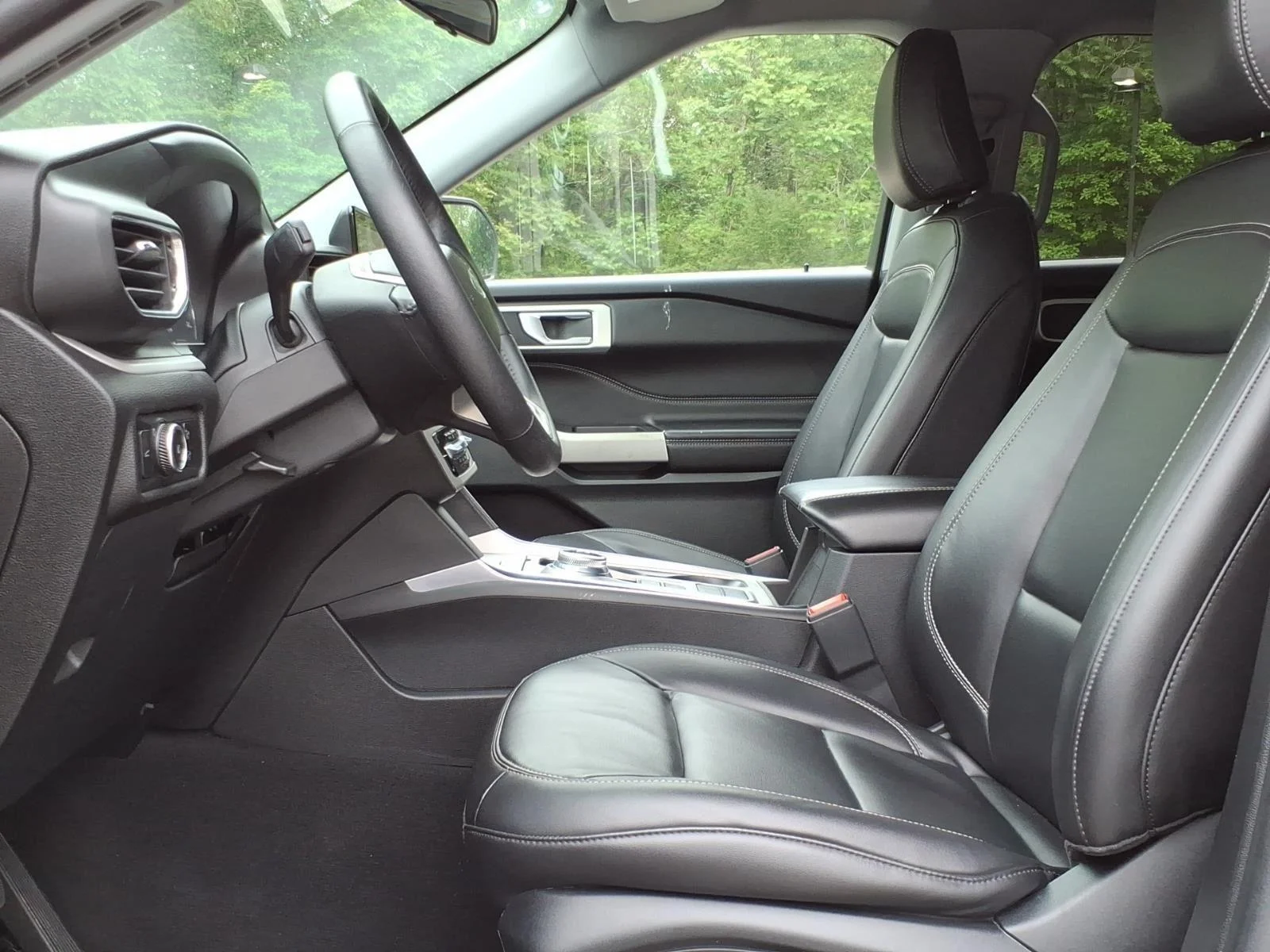 Used 2023 Agate Black Metallic Ford XLT image 10