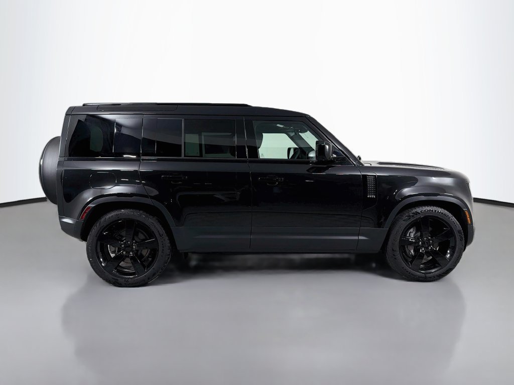 New 2026 Santorini Black Land Rover S image 4