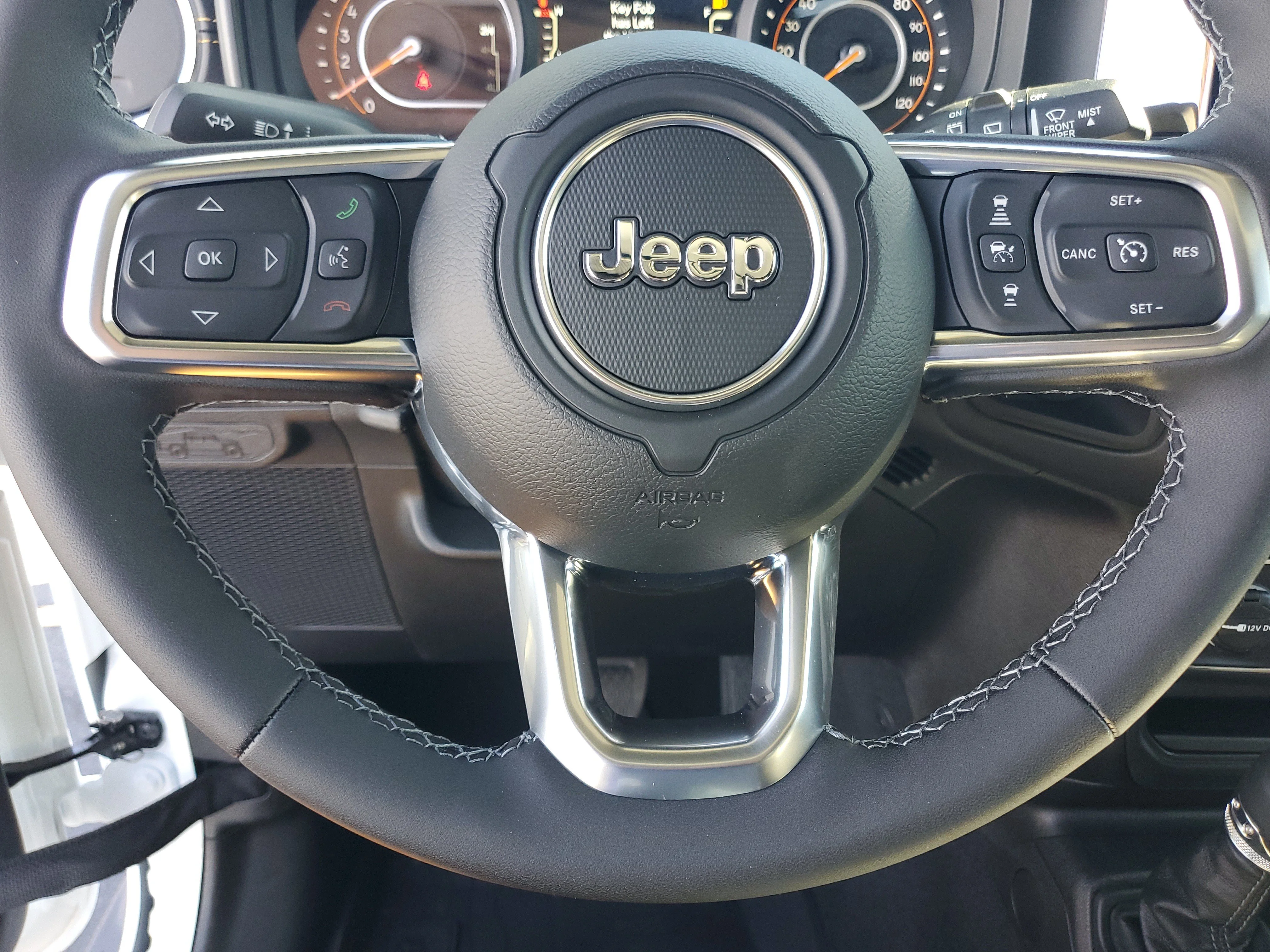 New 2026 Bright White Clear-Coat Exterior Paint Jeep Sahara image 22