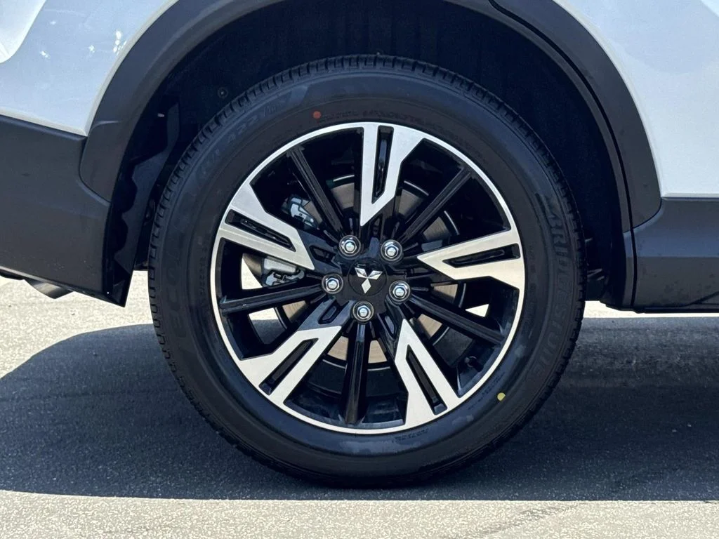 New 2026 White Mitsubishi SE 1.5T S-AWC image 33
