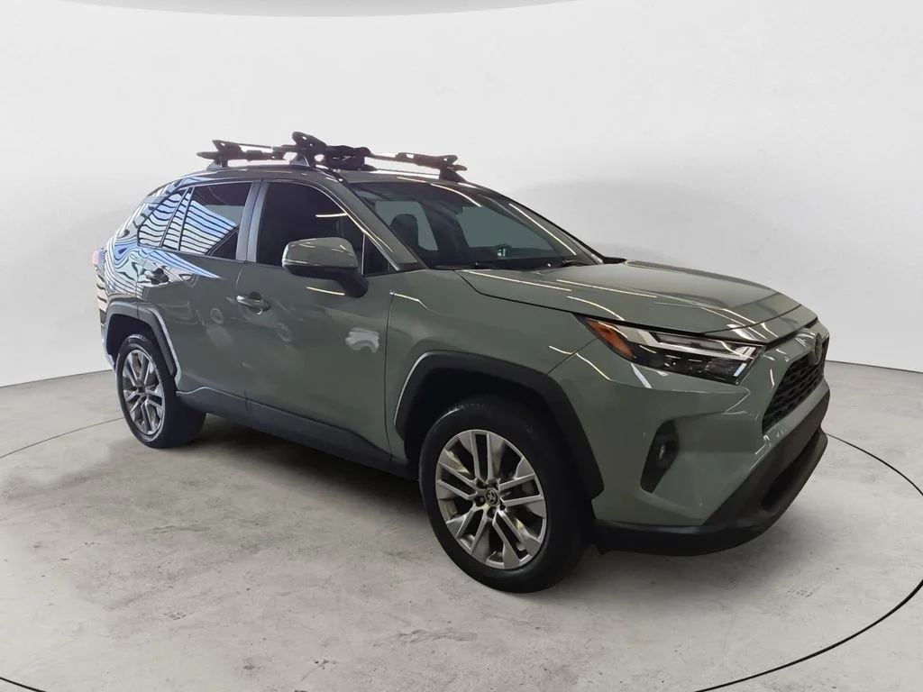 Used 2022 Gray Toyota XLE Premium image 3