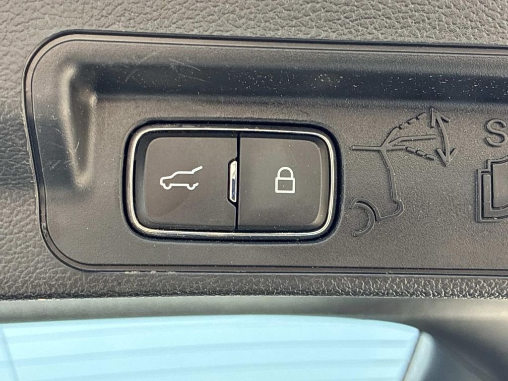 Used 2023 White Ford XLT image 12