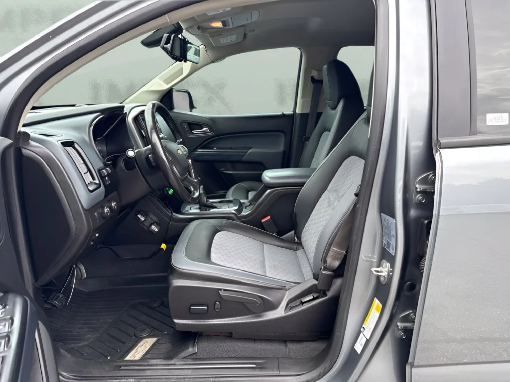 Used 2022 Gray Chevrolet Z71 image 5