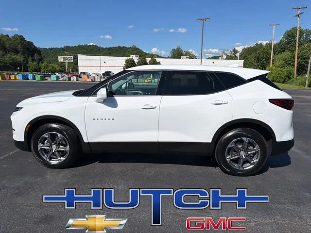 Used 2025 Summit White Chevrolet 2LT image 8
