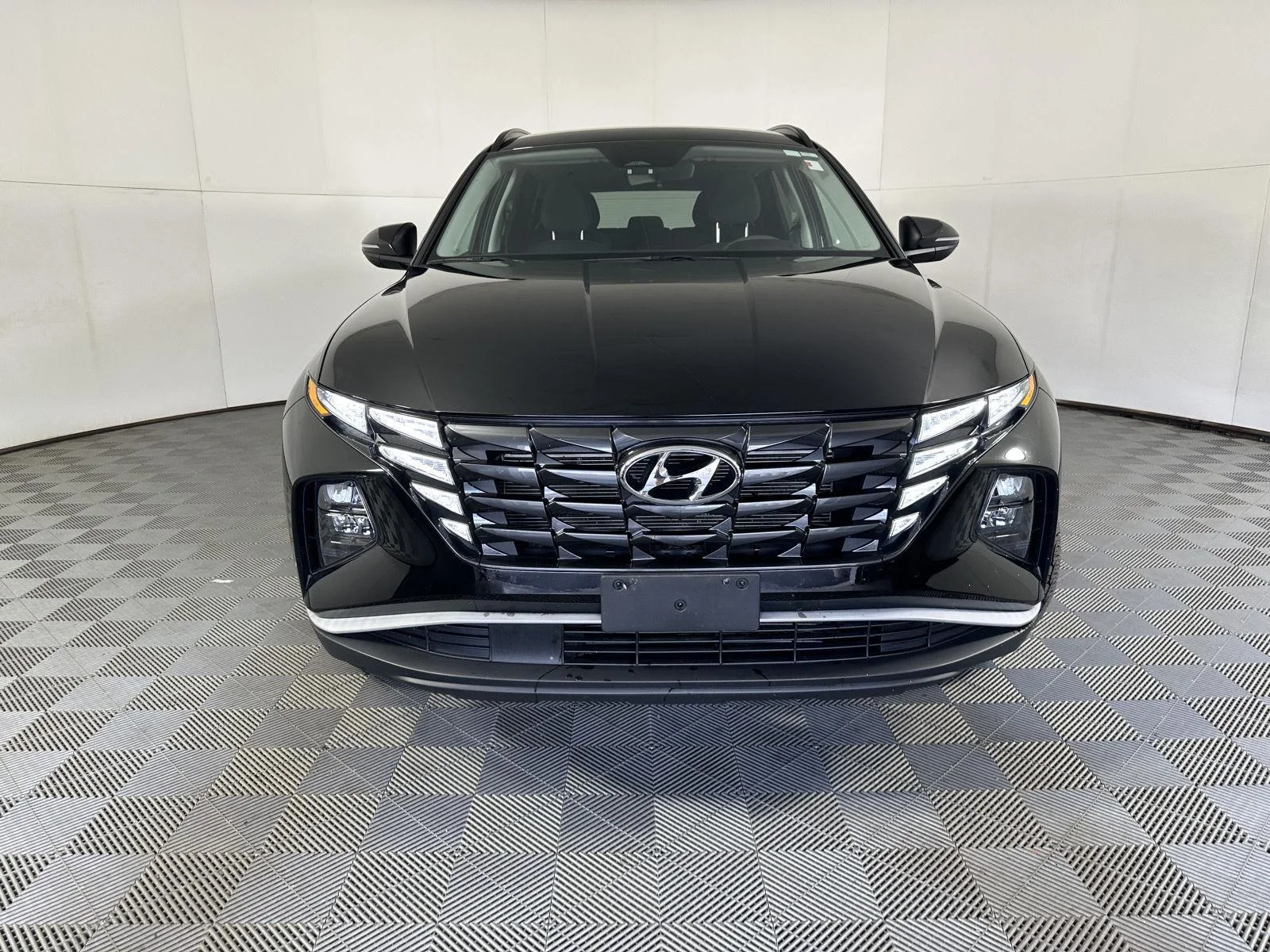 Used 2023 Phantom Black Hyundai SEL image 2