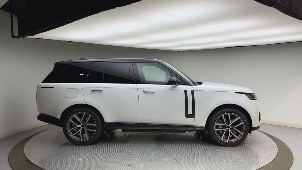 New 2026 Fuji White Land Rover SE image 9