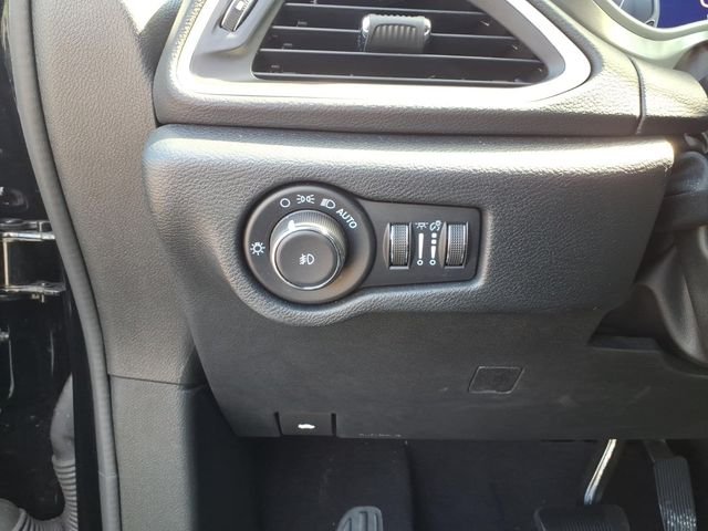 Certified Used 2025 Diamond Black Chrysler Select image 16