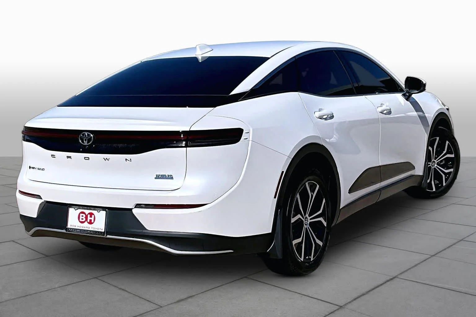 Used 2024 Oxygen White Toyota XLE image 12