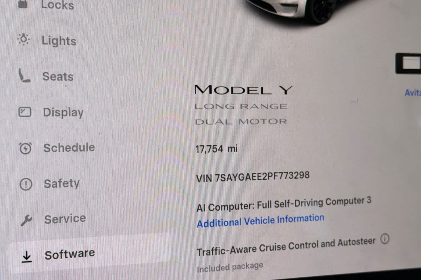 Used 2023 White Tesla  image 28