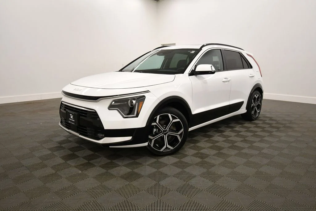 Certified 2025 Kia Niro EX Touring with VIN KNDCR3LE6S5260629 for sale in Rochester, Minnesota