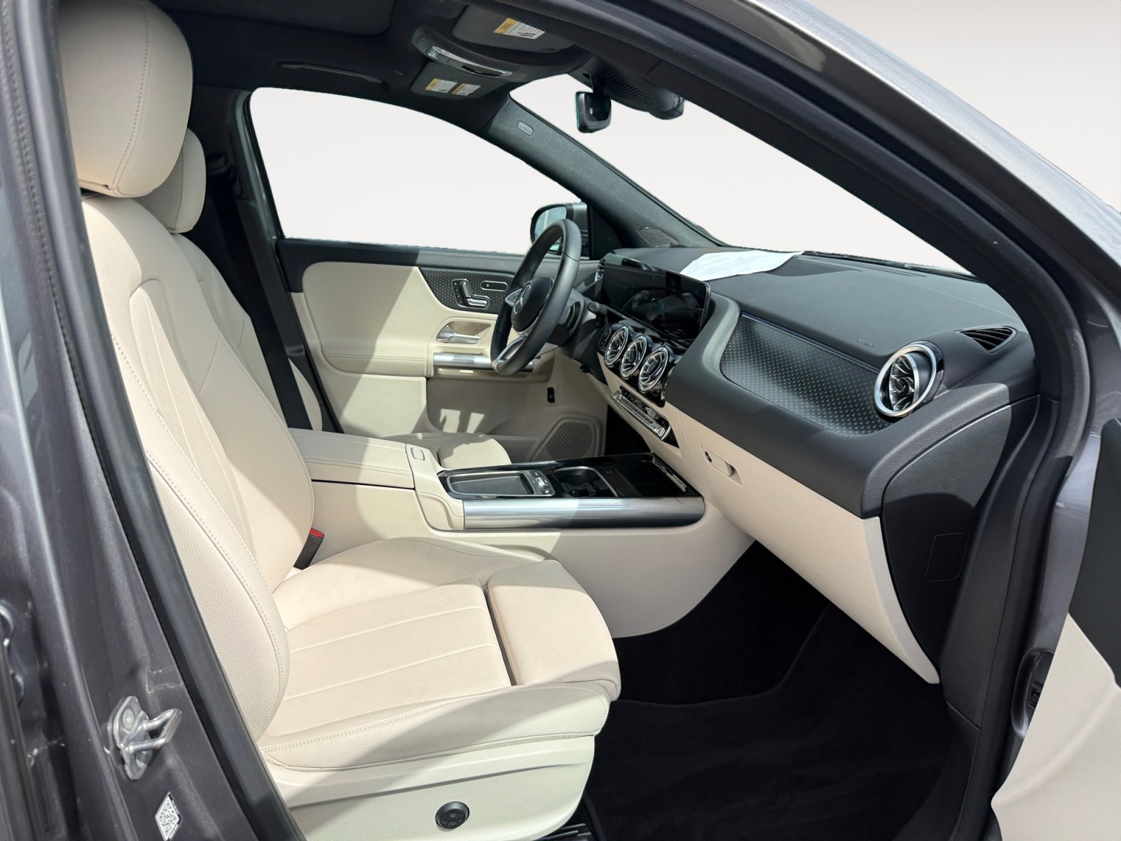 Used 2025 Mountain Gray Metallic Mercedes-Benz GLA 250 image 19