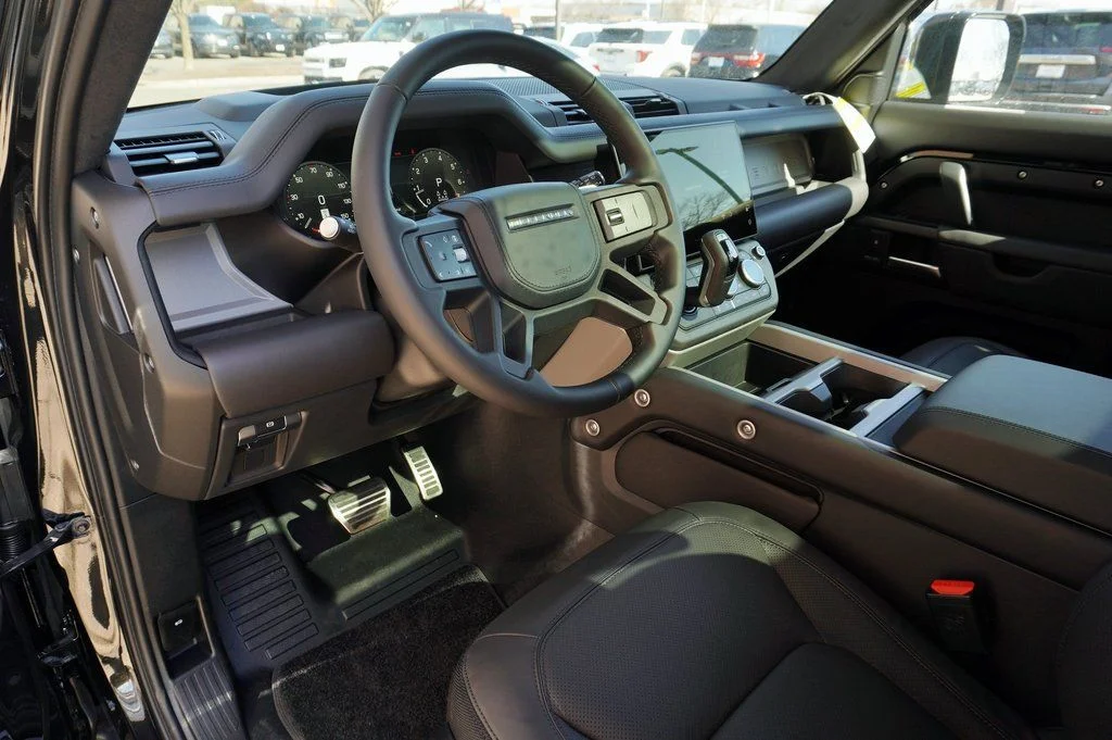 New 2026 Santorini Black Land Rover V8 image 13
