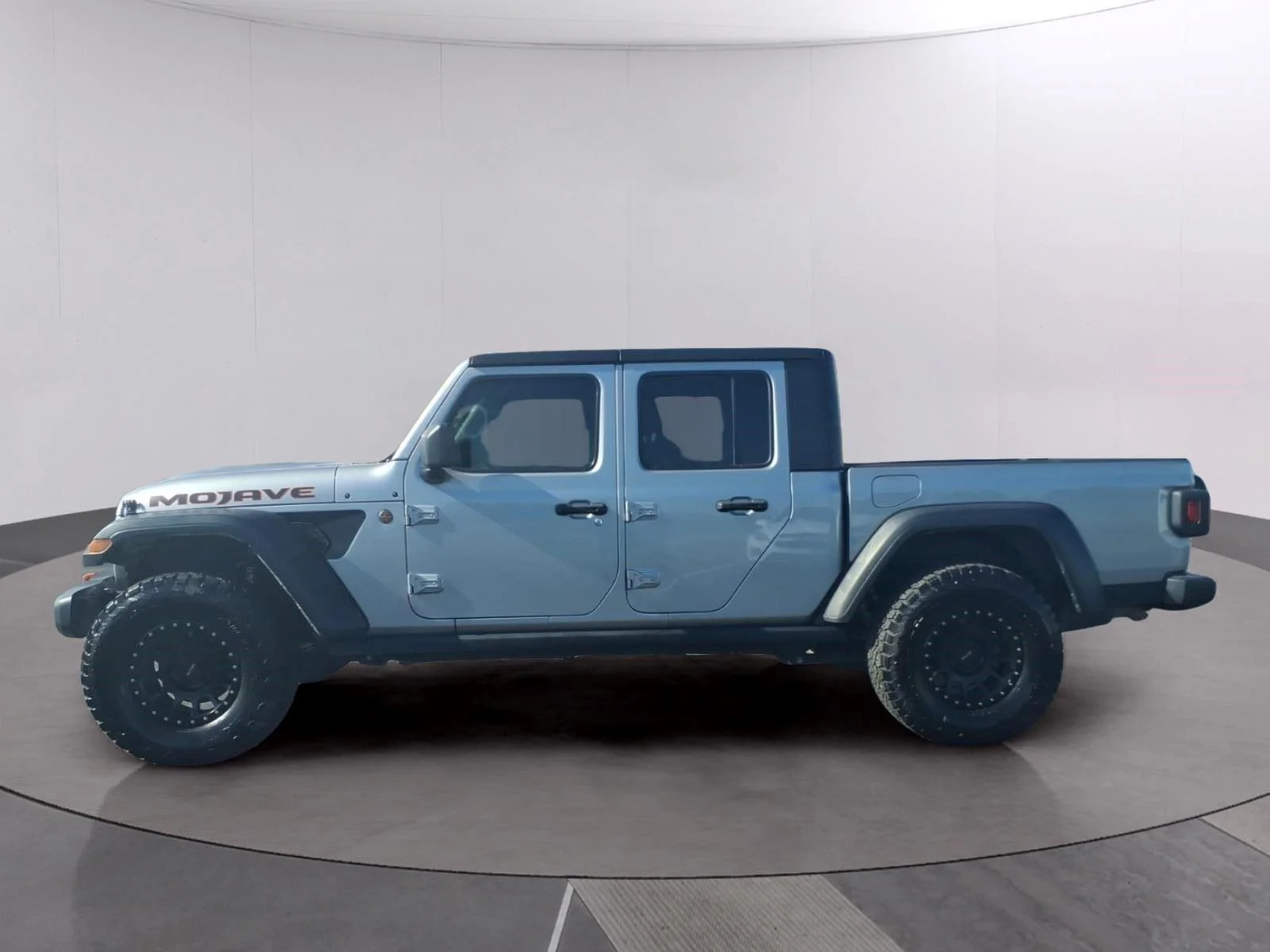 Used 2021 Billet Silver Metallic Clearcoat Jeep Mojave image 2