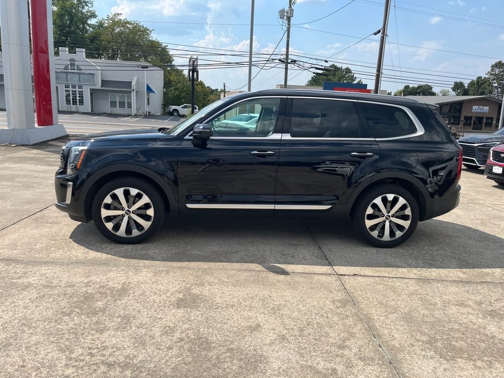 Used 2021 Black Kia S image 2