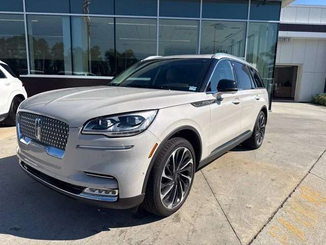 Used 2021 White Lincoln Reserve image 1