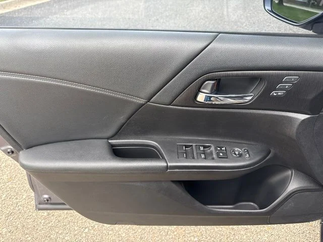 Used 2015 Gray Honda EX-L image 19