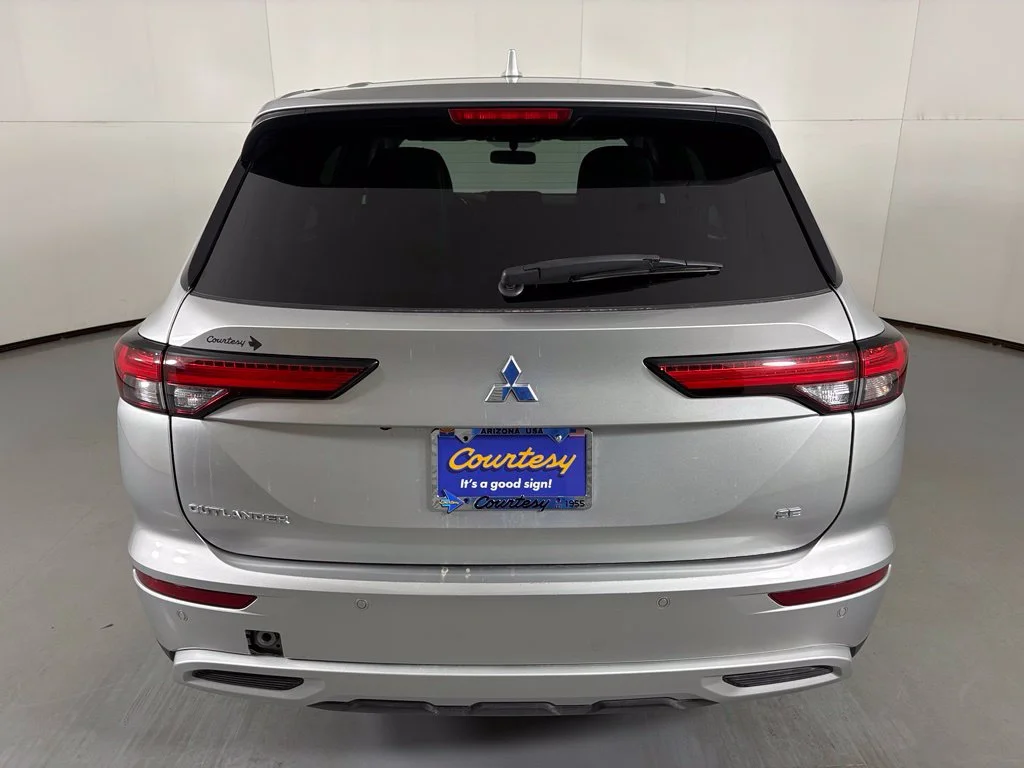 Used 2024 Silver Mitsubishi  image 7