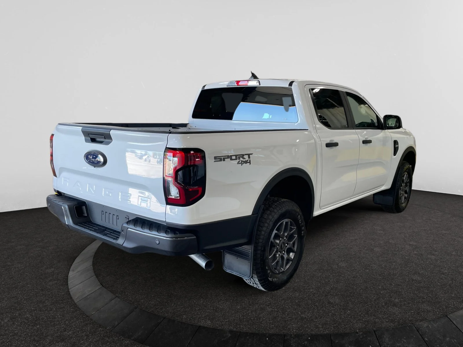 New 2026 Oxford White Ford XLT image 5