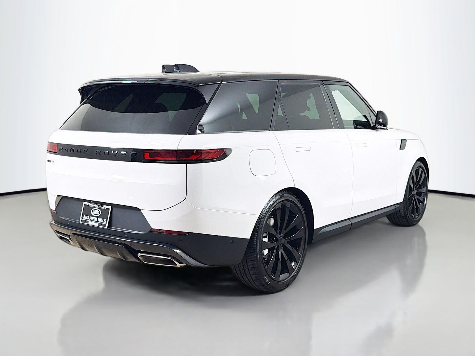 New 2026 Fuji White Land Rover SE image 5