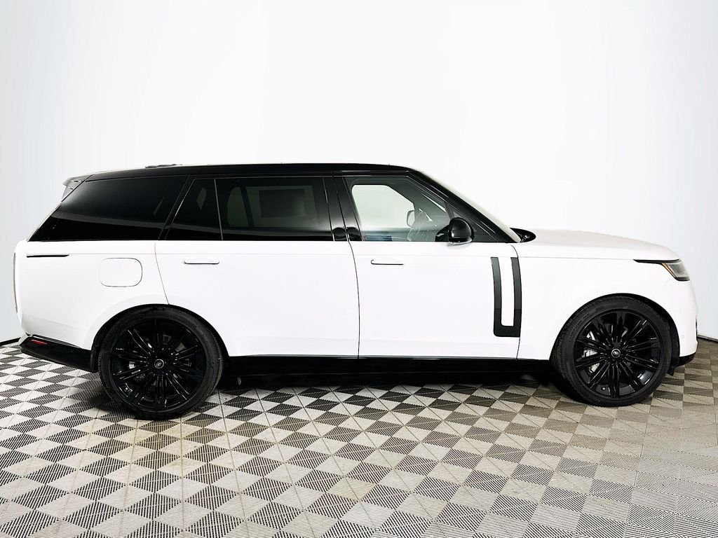 Used 2025 Fuji White Land Rover SE image 4