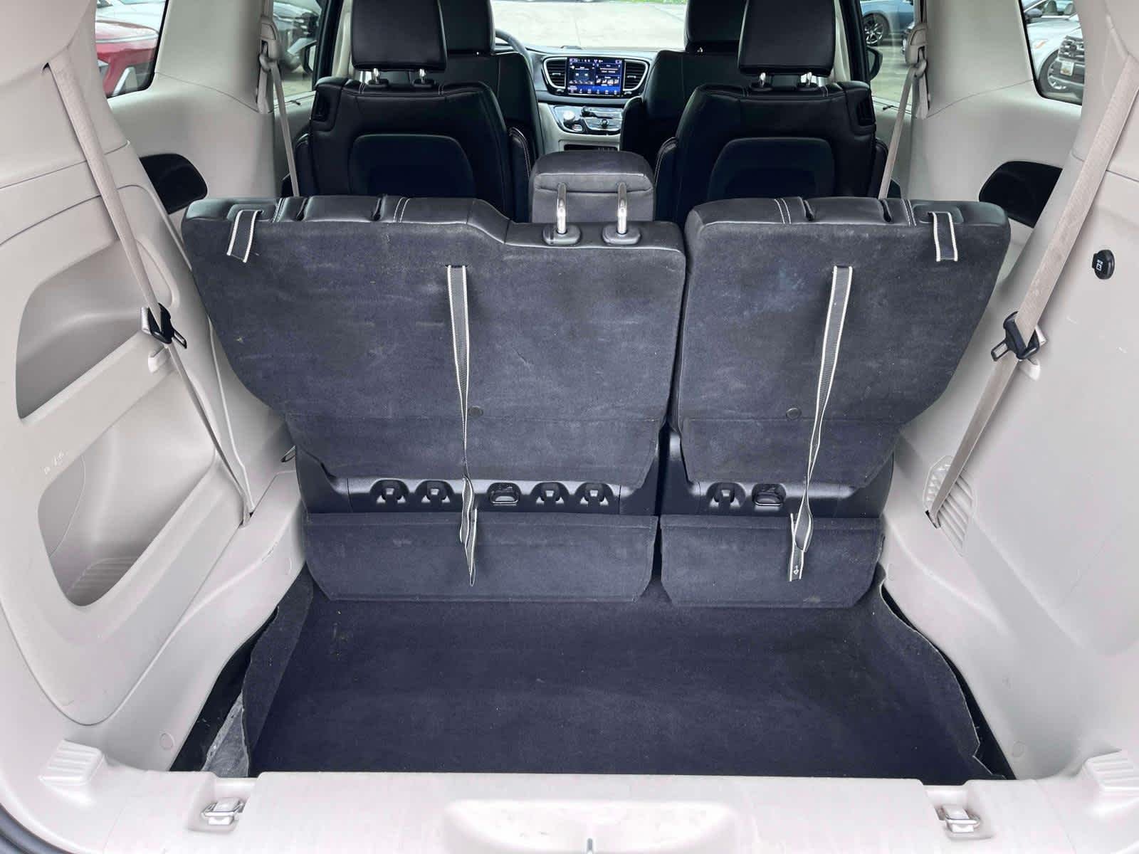 Used 2023 Blk/black Chrysler Touring L image 18
