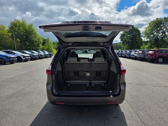 Used 2018 Walnut Toyota LE image 10