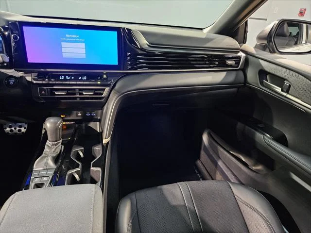 Certified Used 2025 WIND CHILL PEARL Toyota  image 11