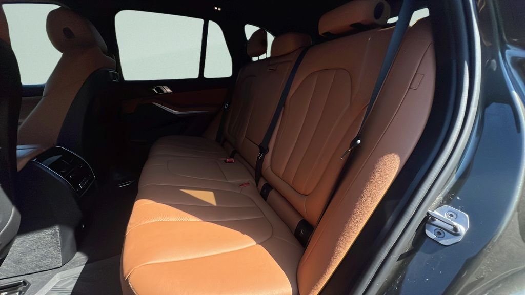 Used 2022 Green BMW sDrive40i image 10