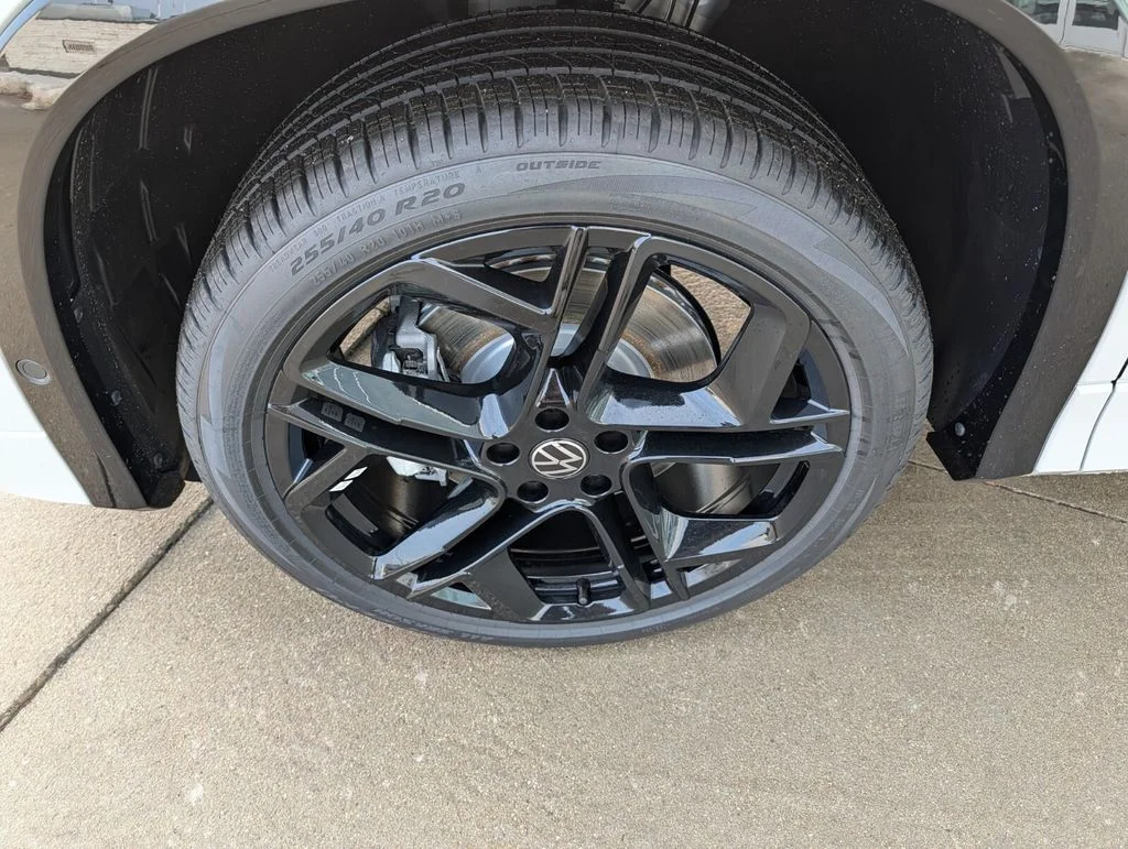 New 2026 Silver Volkswagen 2.0T SE R-Line Black image 10