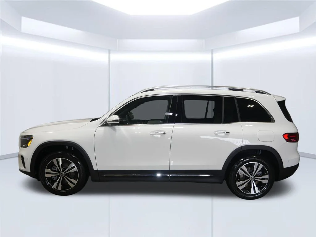 New 2026 Polar White Mercedes-Benz GLB 250 image 2
