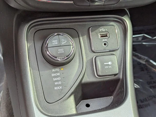 Used 2021 Green Jeep Trailhawk image 27
