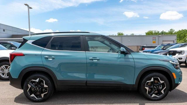 Used 2024 Blue Kia EX image 5