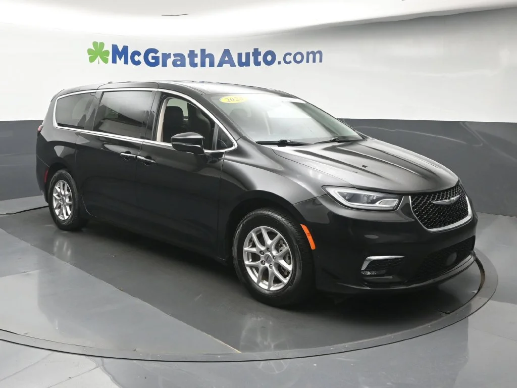 Used 2024 Black Chrysler Touring L image 2