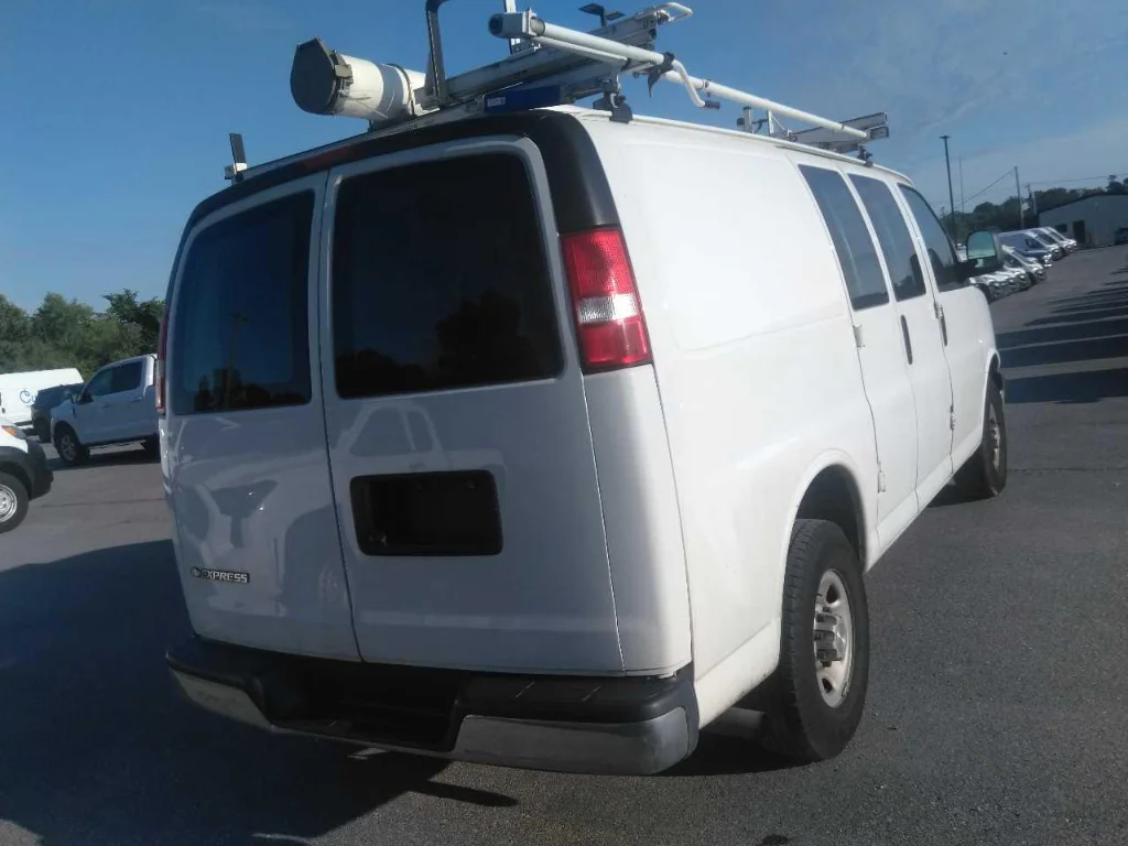 Used 2020 SUMMIT WHITE Chevrolet RWD 2500 Regular Wheelbase WT image 2