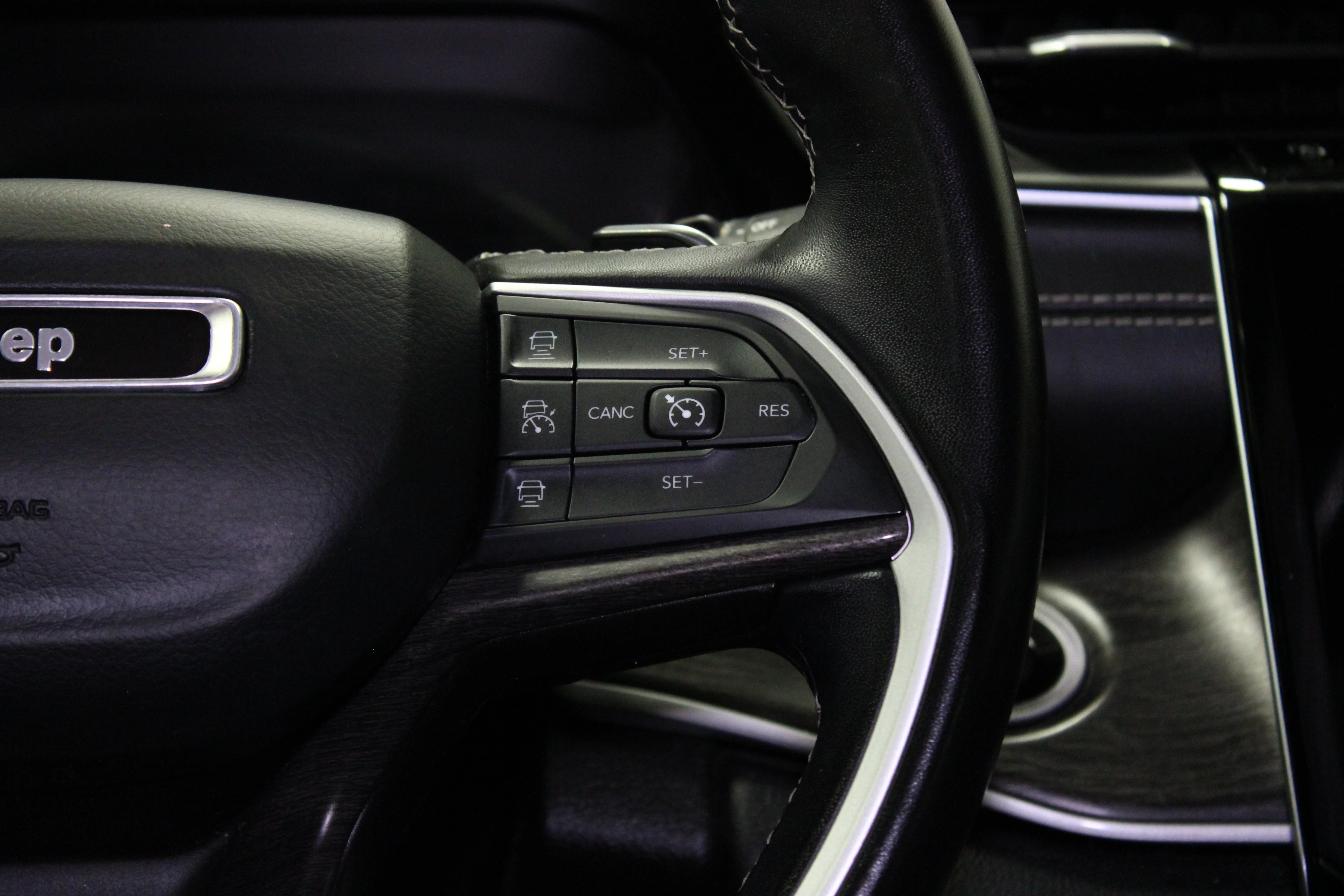 Used 2021 Diamond Black Crystal Pearlcoat Jeep Limited image 23