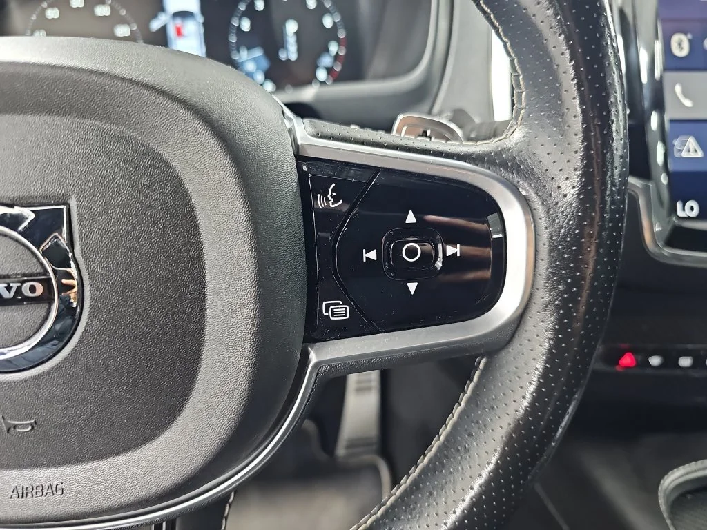 Used 2017 Black Volvo T6 R-Design image 20