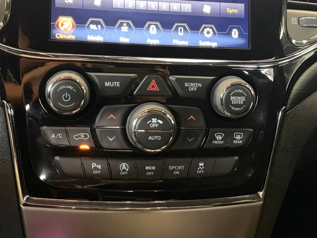 Used 2019 Gray Jeep Laredo E image 22