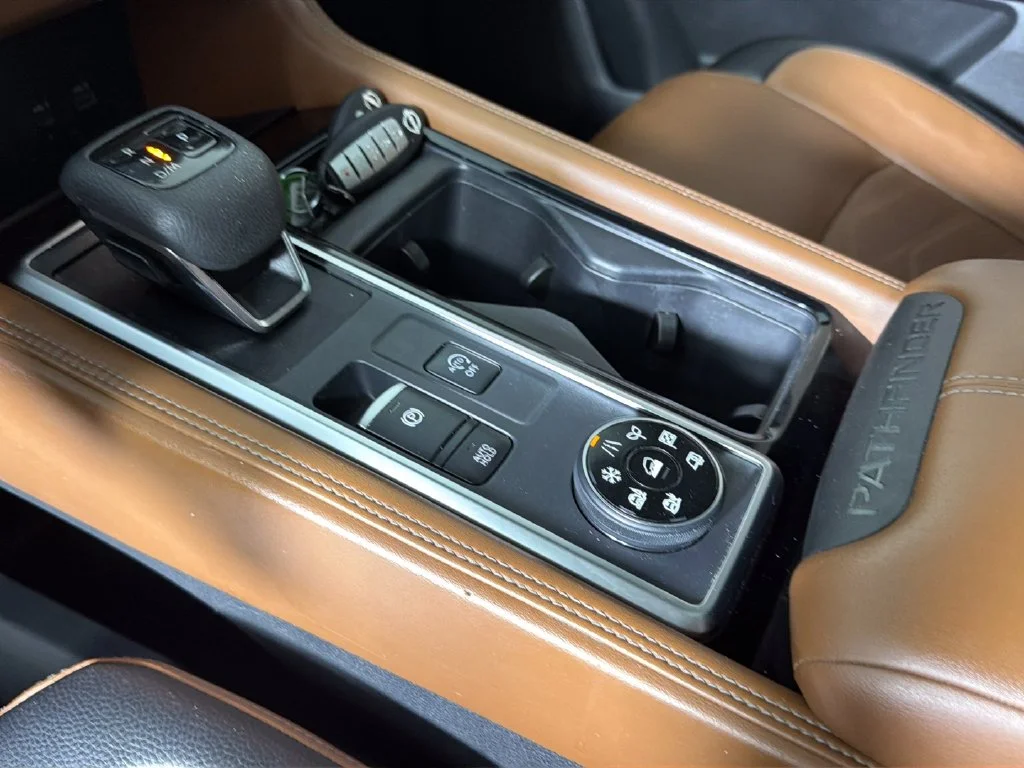 Used 2022 Black Nissan Platinum image 27