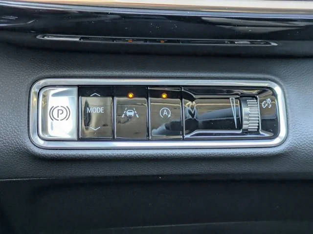 New 2026 Iridescent White Tricoat Buick Avenir image 30