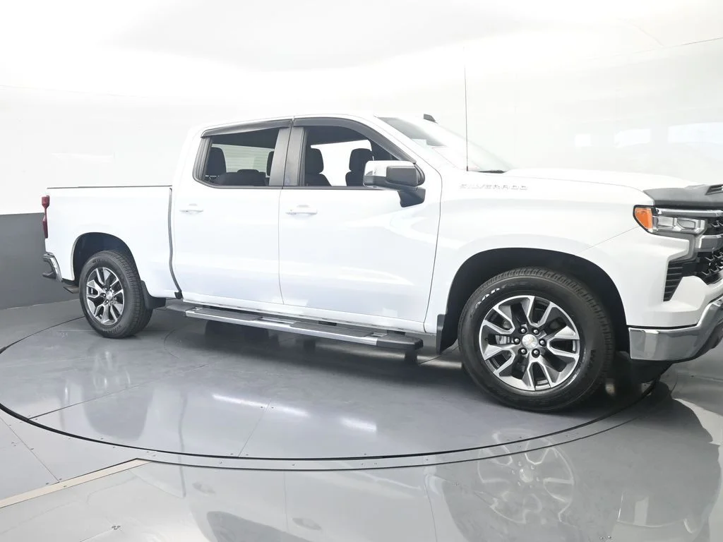 Used 2022 Summit White Chevrolet LT image 7