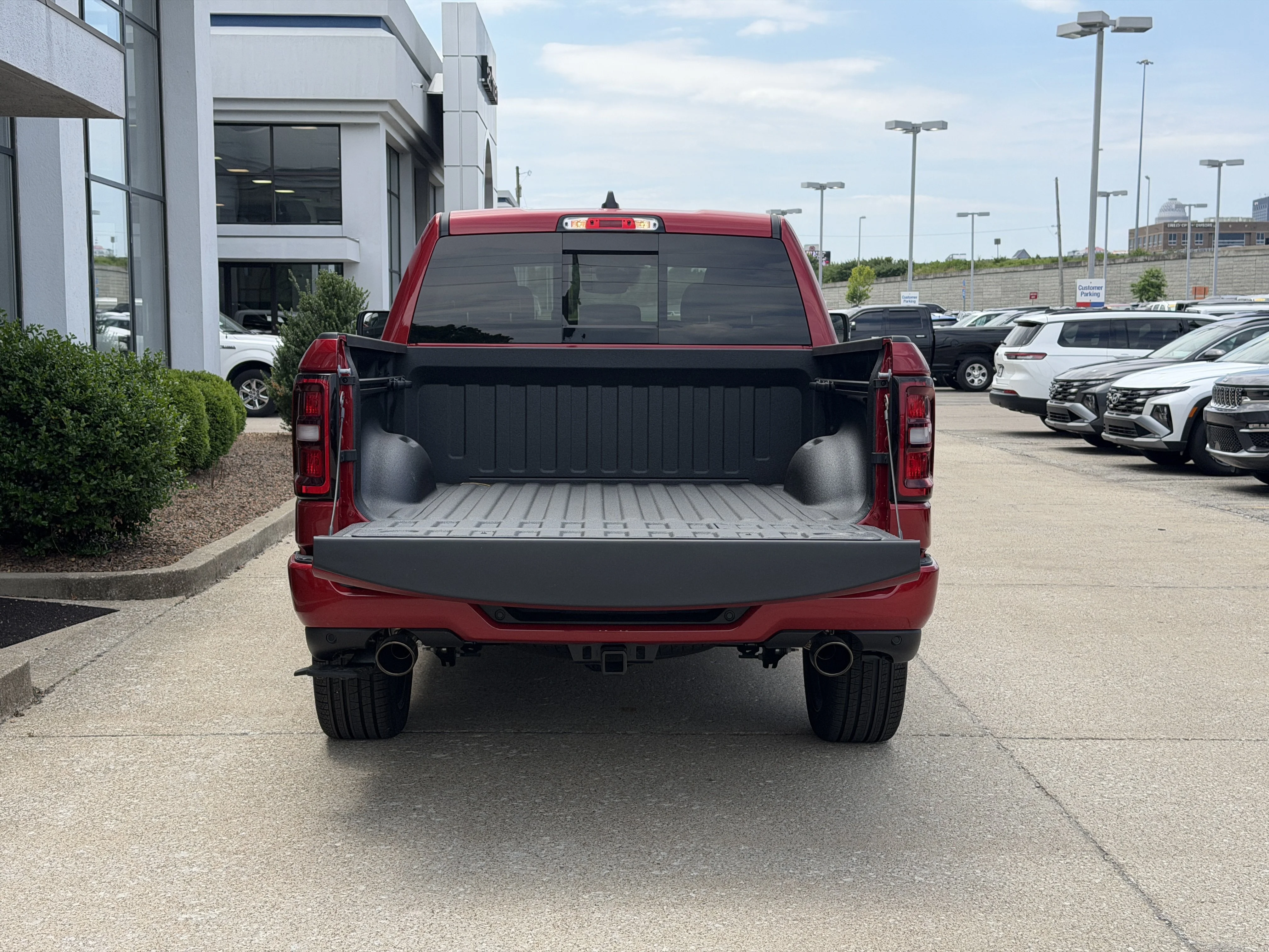 New 2026 Molten Red Pearl-Coat Exterior Paint RAM Laramie image 12