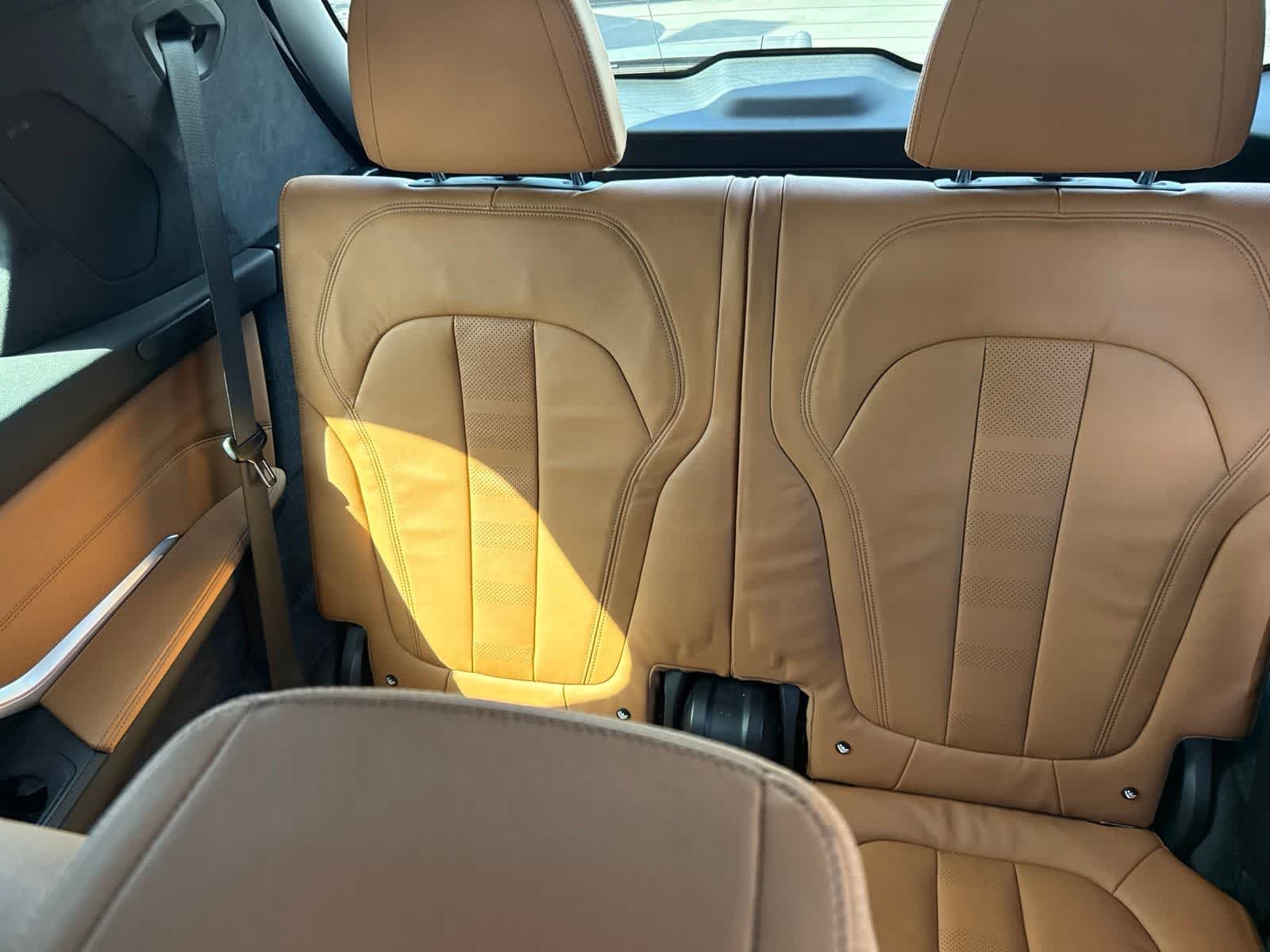 Used 2019 Mineral White Metallic BMW xDrive50i image 28