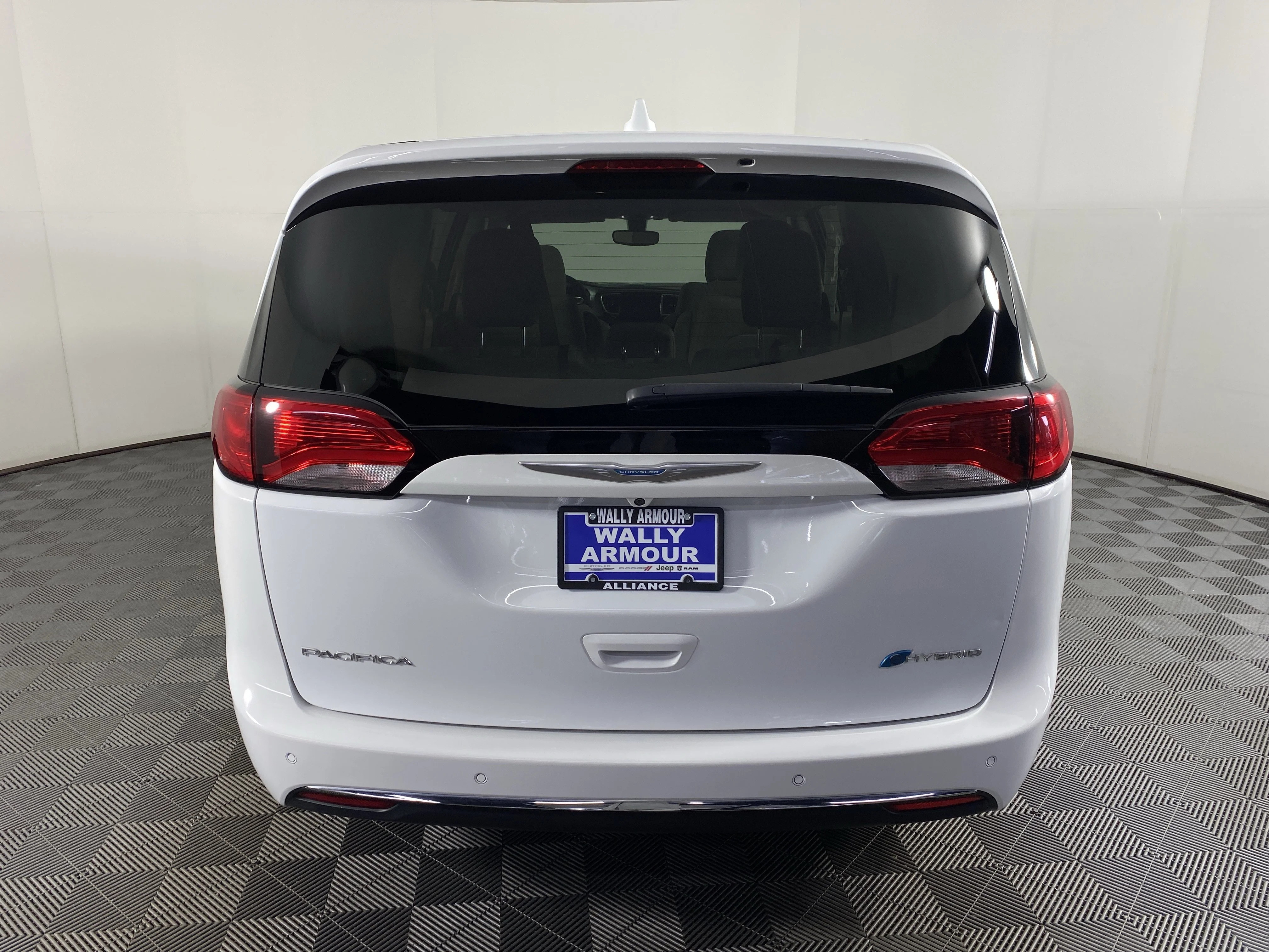 Used 2018 Bright White Clearcoat Chrysler Hybrid Touring Plus image 7