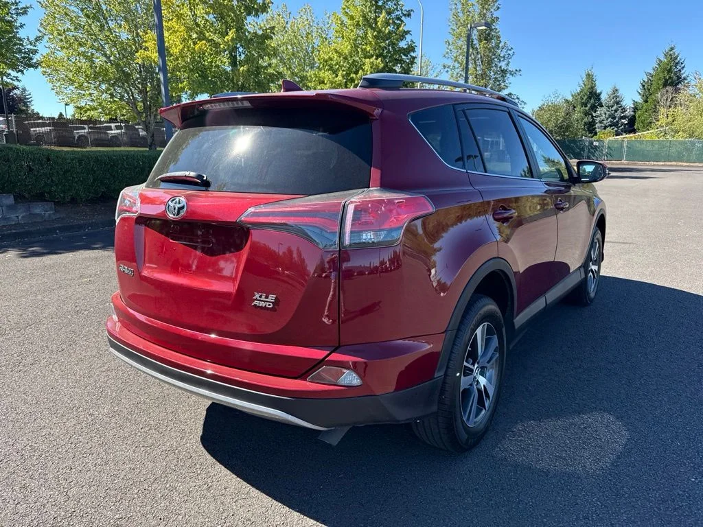 Used 2018 Ruby Flare Pearl Toyota XLE image 7