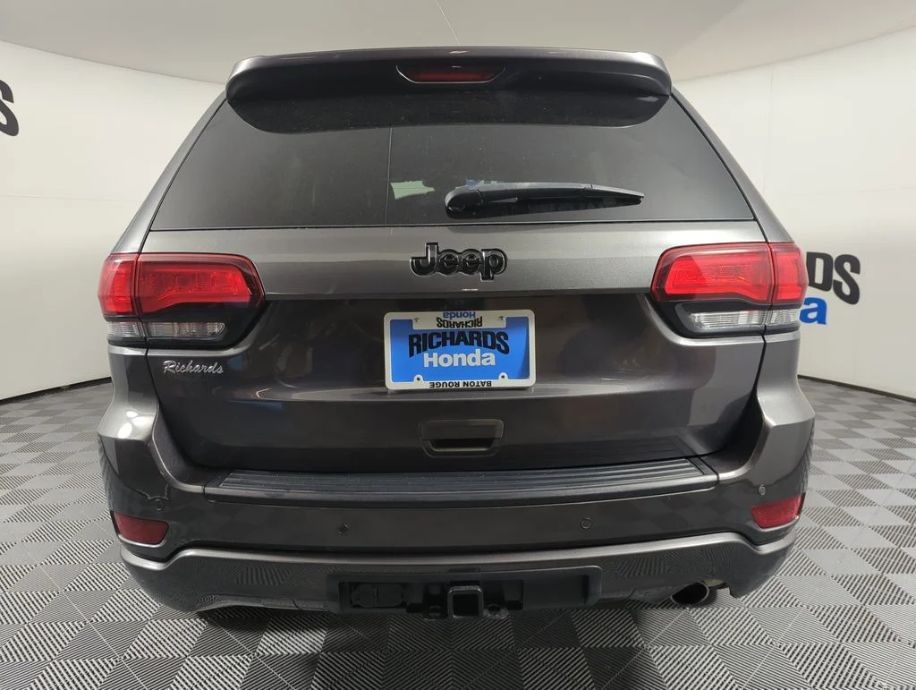 Used 2021 Crystal Metallic Jeep Laredo X image 4