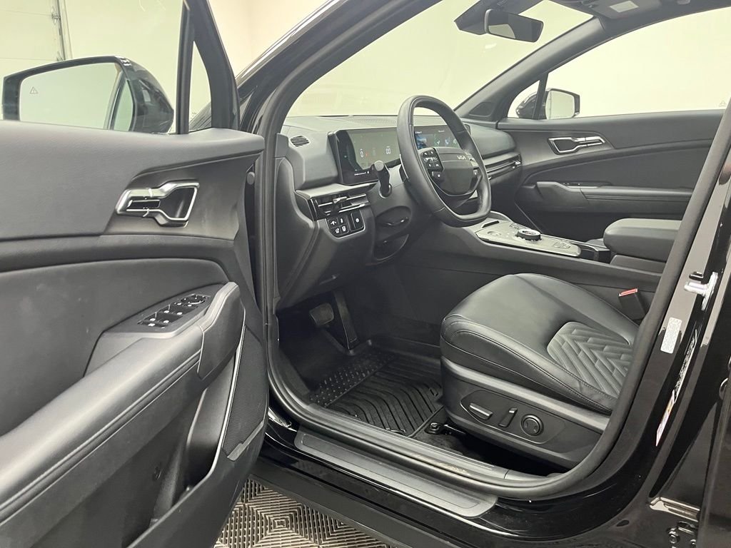 Used 2026 Black Kia X-Line image 18