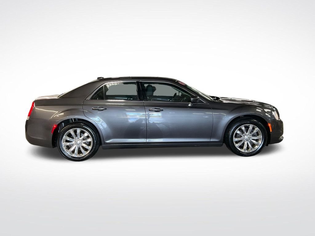 Used 2017 Gray Chrysler Limited image 7