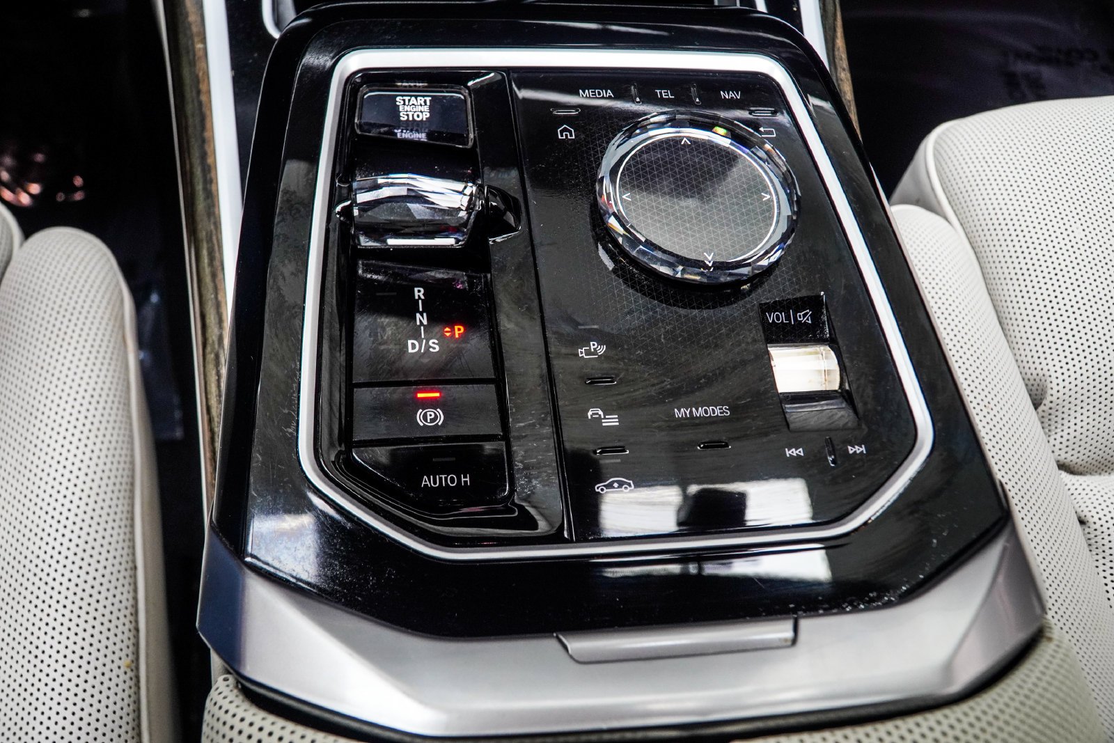Used 2024 Black BMW 750e xDrive image 22