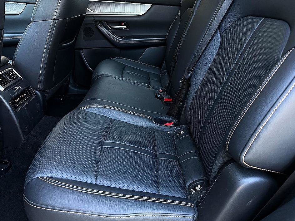 Used 2024 Platinum Quartz Mazda Preferred image 9
